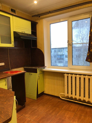 Продам двухкомнатную (2-комн.) квартиру, Парковая ул, 4к3, Великий Новгород г