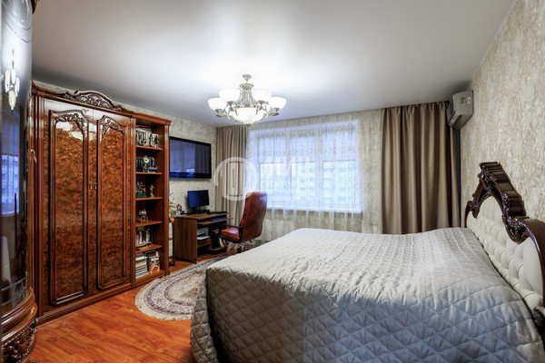 Продам трехкомнатную (3-комн.) квартиру, Артековская ул, 9к1, Москва г