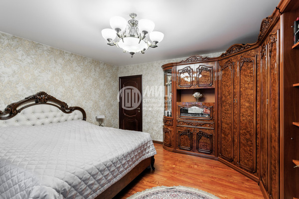 Продам трехкомнатную (3-комн.) квартиру, Артековская ул, 9к1, Москва г