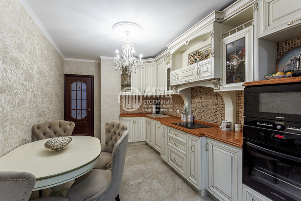 Продам трехкомнатную (3-комн.) квартиру, Артековская ул, 9к1, Москва г