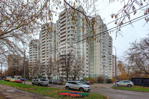 Продам трехкомнатную (3-комн.) квартиру, Артековская ул, 9к1, Москва г
