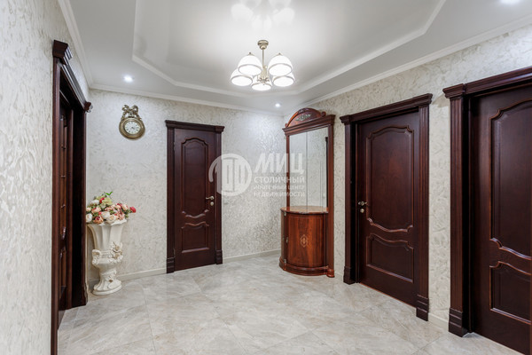 Продам трехкомнатную (3-комн.) квартиру, Артековская ул, 9к1, Москва г