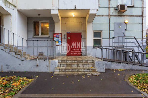 Продам трехкомнатную (3-комн.) квартиру, Артековская ул, 9к1, Москва г