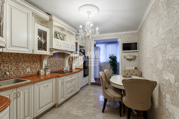 Продам трехкомнатную (3-комн.) квартиру, Артековская ул, 9к1, Москва г