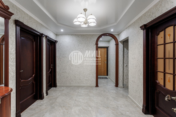 Продам трехкомнатную (3-комн.) квартиру, Артековская ул, 9к1, Москва г