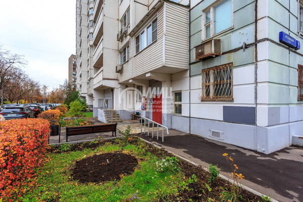 Продам трехкомнатную (3-комн.) квартиру, Артековская ул, 9к1, Москва г