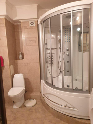 Продам трехкомнатную (3-комн.) квартиру, Бажова ул, 51, Екатеринбург г