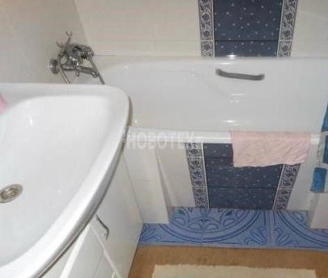 Продам трехкомнатную (3-комн.) квартиру, Кладковая ул, 1, Каневская ст-ца