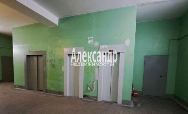 Продам комнату в 6-комн. квартире, Ударников пр-кт, 17к1, Санкт-Петербург г