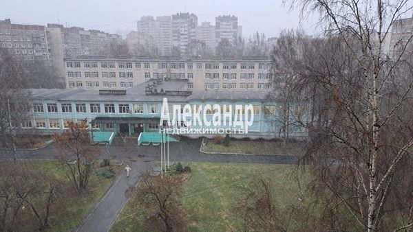 Продам комнату в 6-комн. квартире, Ударников пр-кт, 17к1, Санкт-Петербург г