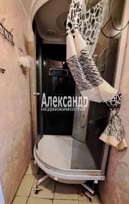 Продам комнату в 6-комн. квартире, Ударников пр-кт, 17к1, Санкт-Петербург г