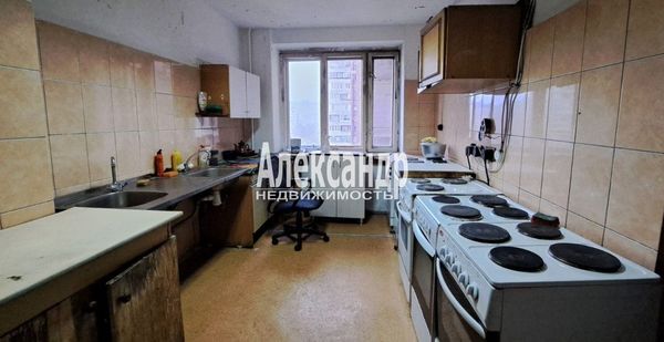 Продам комнату в 6-комн. квартире, Ударников пр-кт, 17к1, Санкт-Петербург г