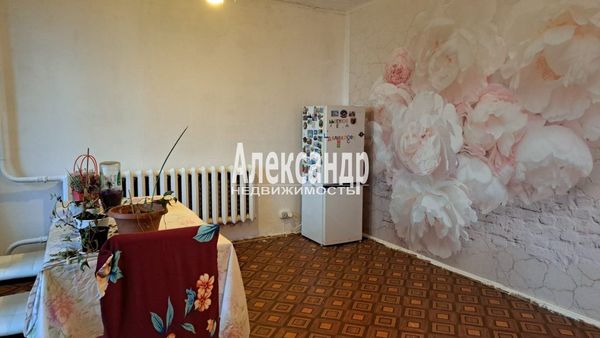 Продам комнату в 6-комн. квартире, Ударников пр-кт, 17к1, Санкт-Петербург г