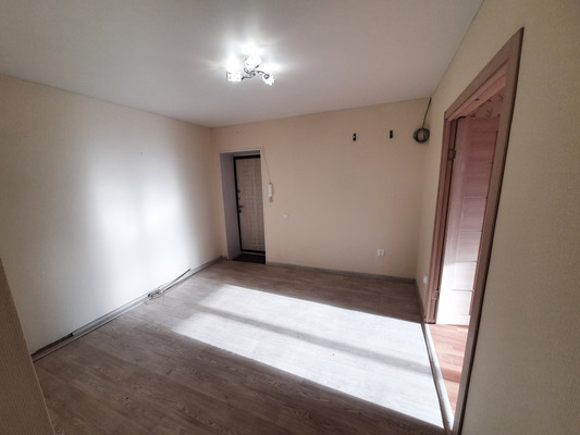 Продам трехкомнатную (3-комн.) квартиру, Колхозная ул, 1/6, Услонь д