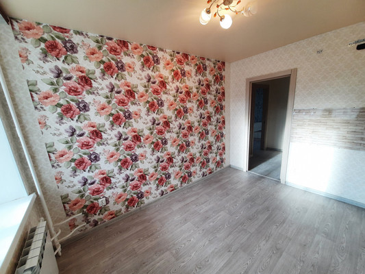 Продам трехкомнатную (3-комн.) квартиру, Колхозная ул, 1/6, Услонь д