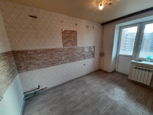 Продам трехкомнатную (3-комн.) квартиру, Колхозная ул, 1/6, Услонь д
