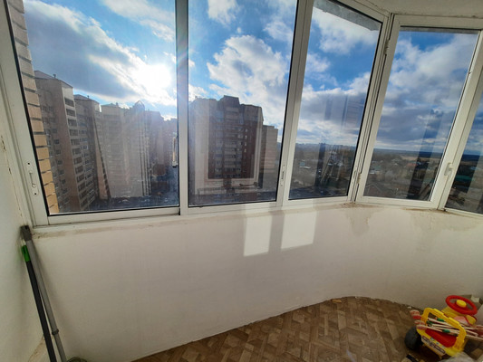 Продам трехкомнатную (3-комн.) квартиру, Колхозная ул, 1/6, Услонь д