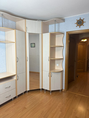 Продам трехкомнатную (3-комн.) квартиру, Псковская ул, 24, Великий Новгород г