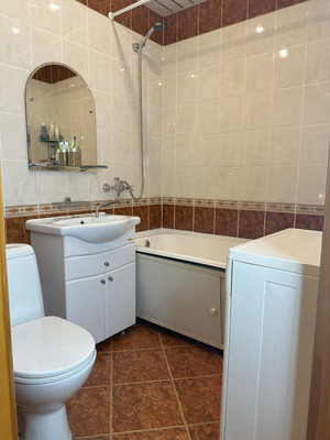 Продам трехкомнатную (3-комн.) квартиру, Псковская ул, 24, Великий Новгород г