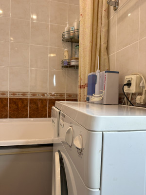 Продам трехкомнатную (3-комн.) квартиру, Псковская ул, 24, Великий Новгород г