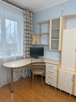 Продам трехкомнатную (3-комн.) квартиру, Псковская ул, 24, Великий Новгород г