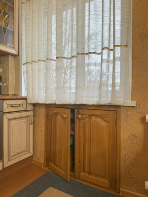 Продам трехкомнатную (3-комн.) квартиру, Псковская ул, 24, Великий Новгород г
