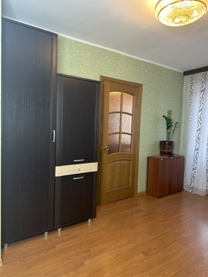 Продам трехкомнатную (3-комн.) квартиру, Псковская ул, 24, Великий Новгород г