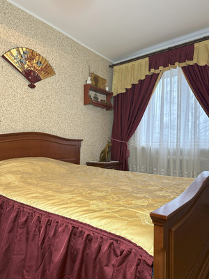Продам трехкомнатную (3-комн.) квартиру, Псковская ул, 24, Великий Новгород г