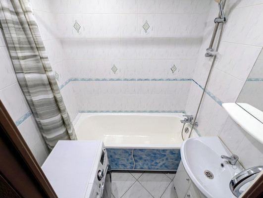 Продам двухкомнатную (2-комн.) квартиру, Школьная ул, 35, Быково п
