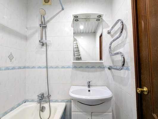Продам двухкомнатную (2-комн.) квартиру, Школьная ул, 35, Быково п