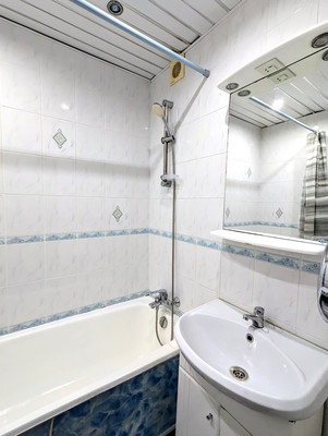 Продам двухкомнатную (2-комн.) квартиру, Школьная ул, 35, Быково п