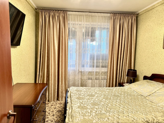 Продам трехкомнатную (3-комн.) квартиру, Генерала Перхоровича ул, 11, Воронеж г