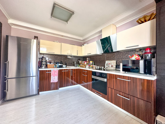 Продам трехкомнатную (3-комн.) квартиру, Риекская ул, 22к2, Гаспра пгт
