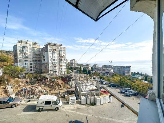 Продам трехкомнатную (3-комн.) квартиру, Риекская ул, 22к2, Гаспра пгт