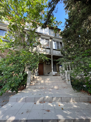 Продам двухкомнатную (2-комн.) квартиру, Кирова ул, 151, Ялта г