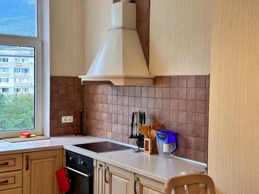 Продам двухкомнатную (2-комн.) квартиру, Свердлова ул, 48ак6, Ялта г