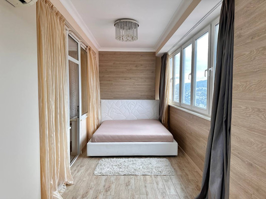 Продам двухкомнатную (2-комн.) квартиру, Свердлова ул, 48ак6, Ялта г
