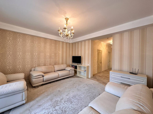 Продам двухкомнатную (2-комн.) квартиру, Свердлова ул, 48ак6, Ялта г