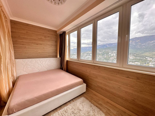 Продам двухкомнатную (2-комн.) квартиру, Свердлова ул, 48ак6, Ялта г
