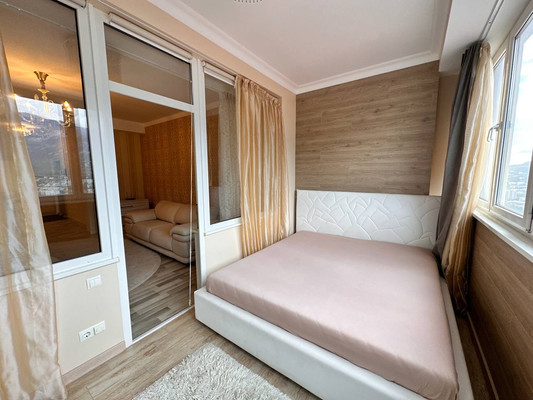 Продам двухкомнатную (2-комн.) квартиру, Свердлова ул, 48ак6, Ялта г