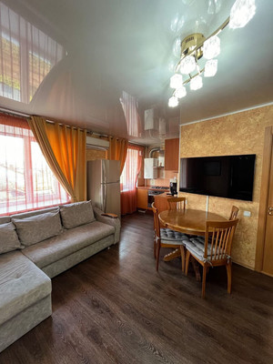 Продам трехкомнатную (3-комн.) квартиру, 21-й мкр, 12, Октябрьский г
