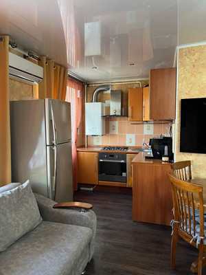 Продам трехкомнатную (3-комн.) квартиру, 21-й мкр, 12, Октябрьский г