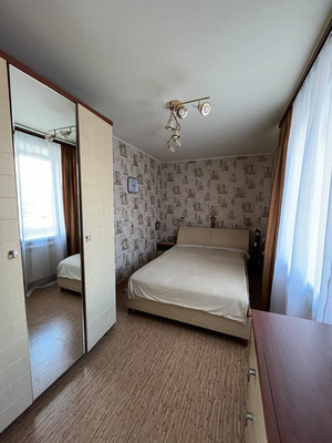 Продам трехкомнатную (3-комн.) квартиру, 21-й мкр, 12, Октябрьский г