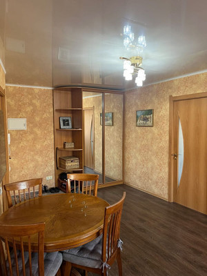 Продам трехкомнатную (3-комн.) квартиру, 21-й мкр, 12, Октябрьский г