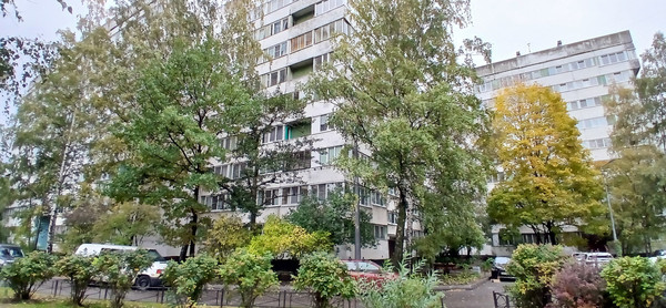 Продам трехкомнатную (3-комн.) квартиру, Серебристый б-р, 34к1, Санкт-Петербург г