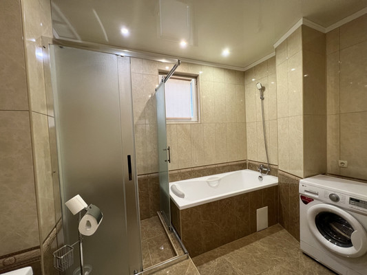 Продам двухкомнатную (2-комн.) квартиру, Кирова ул, 41А, Ялта г