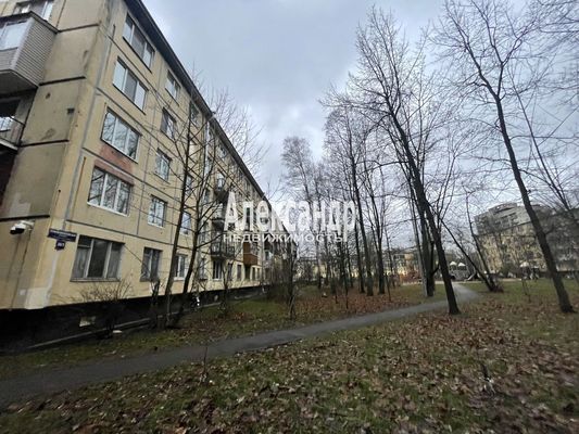 Продам долю в 3-комн. квартире, Новоизмайловский пр-кт, 38к3, Санкт-Петербург г