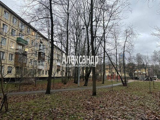 Продам долю в 3-комн. квартире, Новоизмайловский пр-кт, 38к3, Санкт-Петербург г