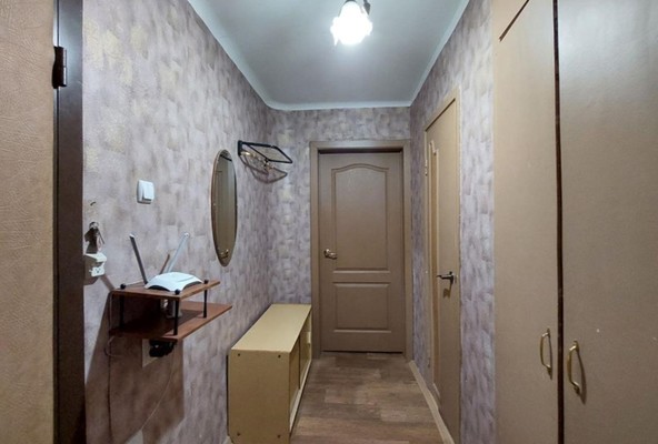 Сдам двухкомнатную (2-комн.) квартиру, лейтенанта Капасина пер, 10, Углегорск г