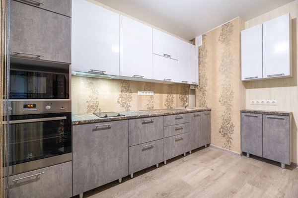 Продам двухкомнатную (2-комн.) квартиру, Петровский б-р, 14к4, Мурино п